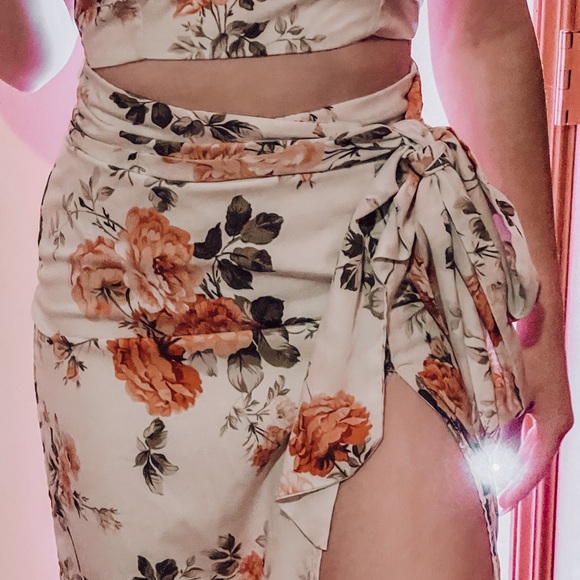 VINTAGE CREAM FLORAL TWO PIECE MIDI DRESS - Picture 3 of 3